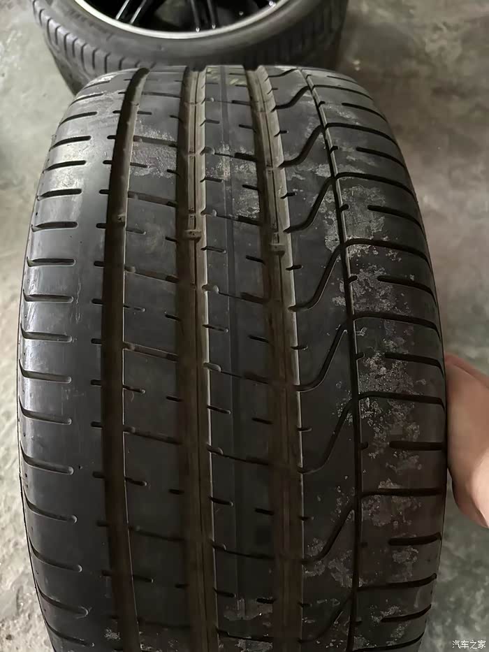 保时捷卡宴gts原厂拆车21寸轮毂带倍耐力轮胎