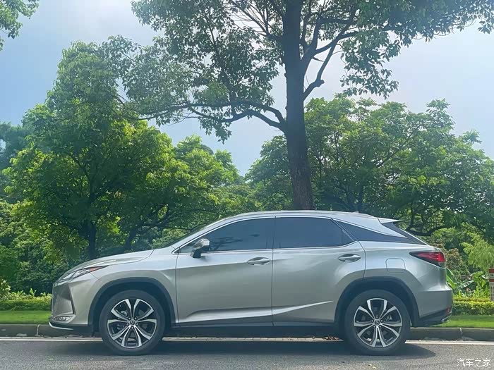 出2021年上牌雷克萨斯rx300四驱典雅版,27.