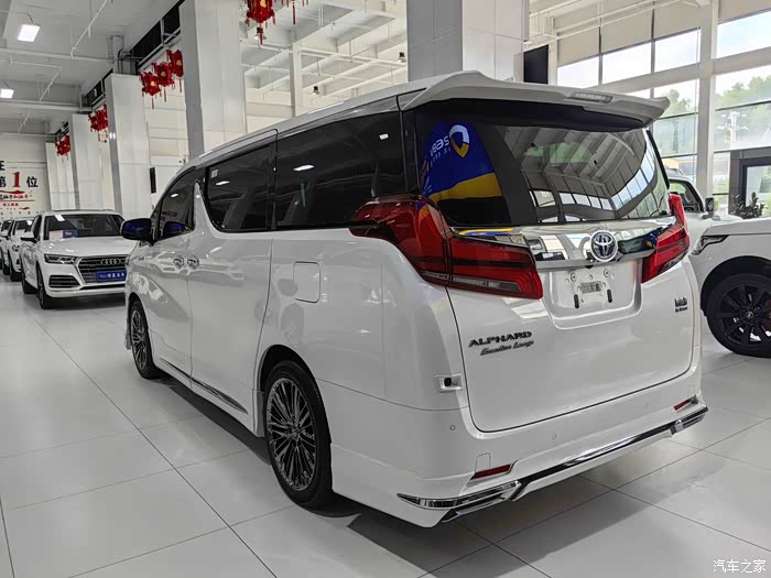 丰田埃尔法 2.5混动 尊贵版 2022年8月上牌 2.6万