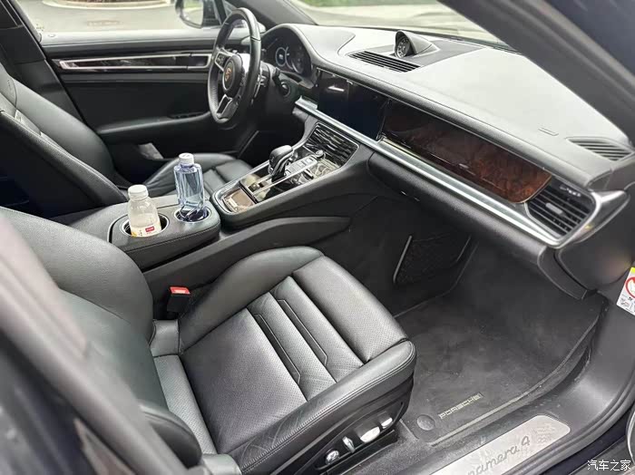 19 年保时捷帕拉梅拉四驱行政加长