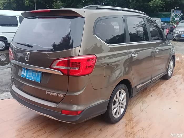 2016年11宝骏730,手动挡1.8l,豪华7座一手车9万