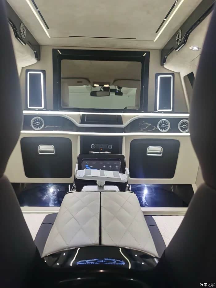 林肯领航员七座改四座 全车内饰包覆 顶灯 全隔断 四座航空座