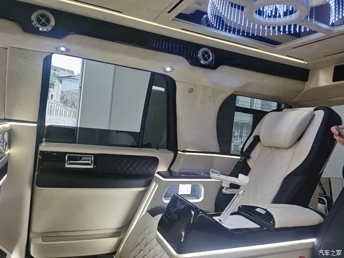 林肯领航员七座改四座 全车内饰包覆 顶灯 全隔断 四座航空座