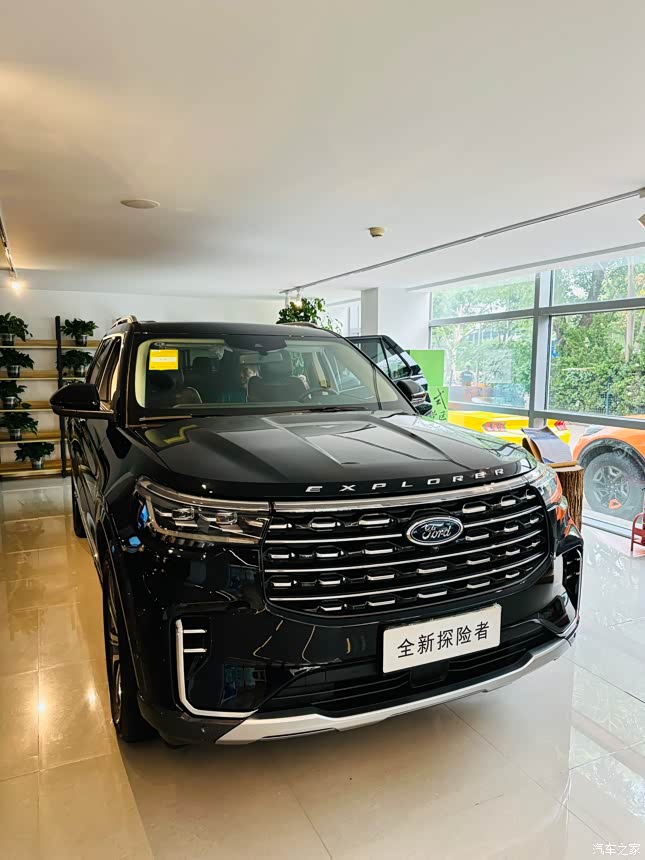 福特探险者四驱风尚版加装机盖日行灯