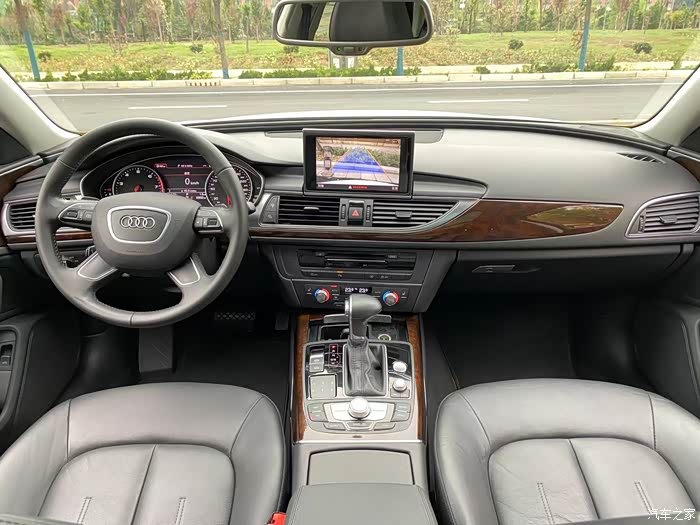 2015年上牌奥迪a6l,绝版2.5v6自吸,桃木内饰,前后