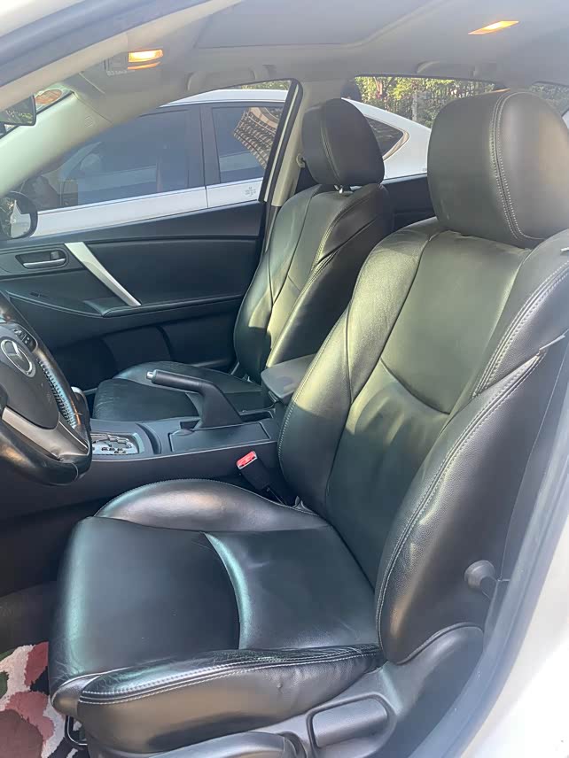 马自达3星骋2012款豪华型顶配 2.0l自动档 2012年