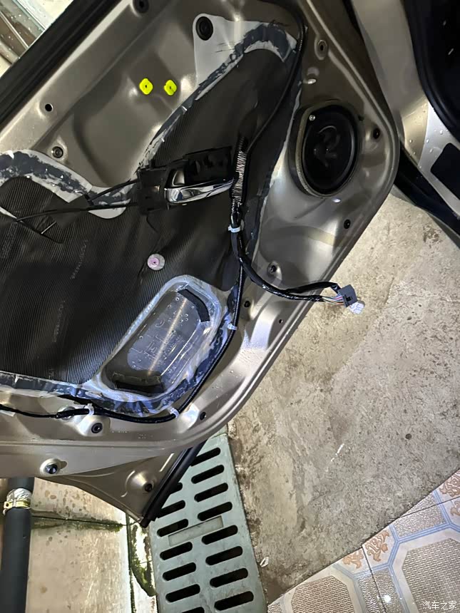 xrv车门漏水 地毯下面全是水 真服了