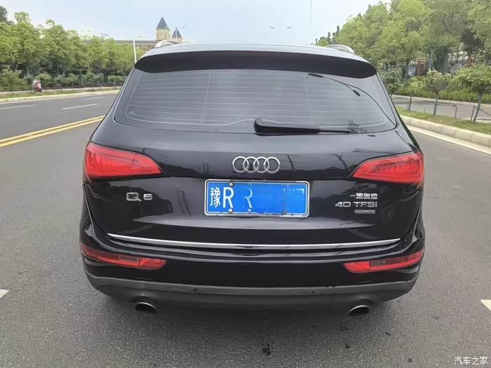 最新到店:16年上牌奥迪q5,自动挡2.0t高配,电动座椅