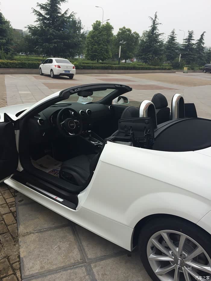 13款奥迪tt敞篷缓慢出车