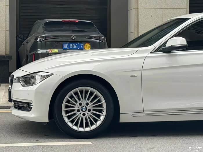 7万公里实表的宝马320li运动设计套装.