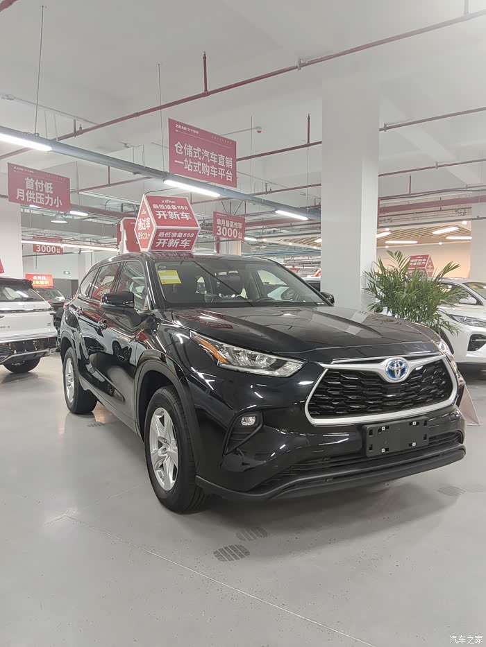 丰田汉兰达双擎2.5l两驱精英七座版,厂家批发价21.48万