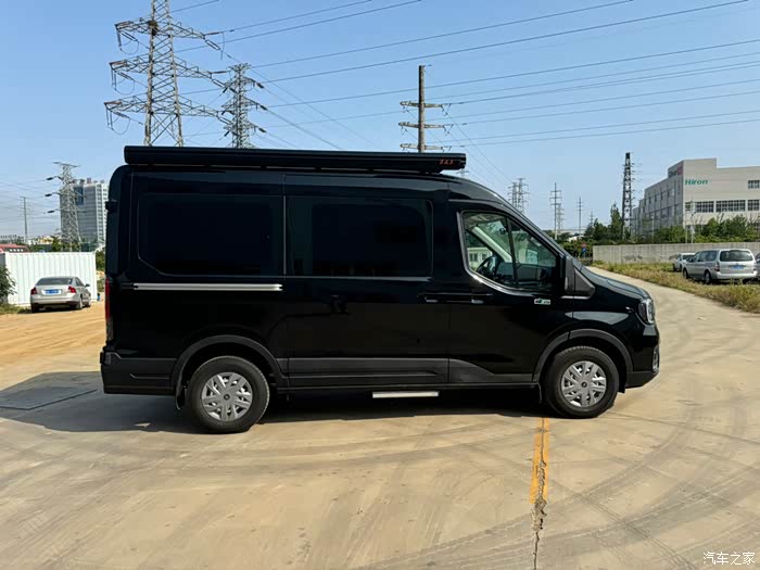 飞鱼房车 基于全新福特全顺t8底盘打造 给您更好的驾乘使用体