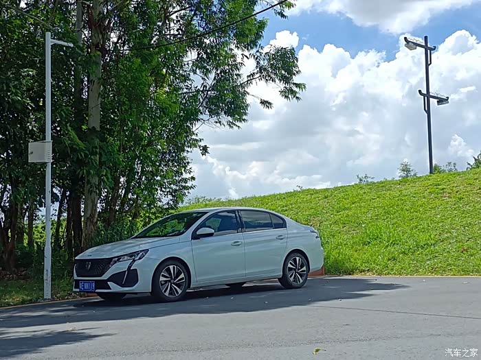 这个尾灯真的是很好看了,狮爪灯的设_标致408论坛_汽车之家论坛