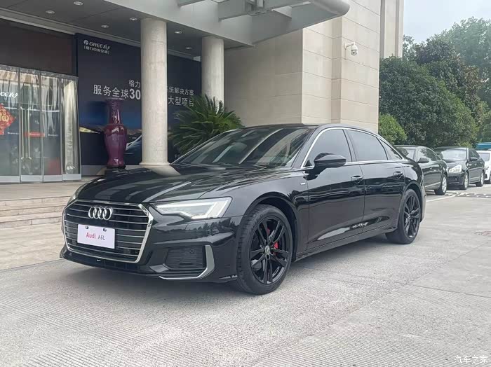 最新到店 19年奥迪a6l 40豪华动感 个人一手 实表4万