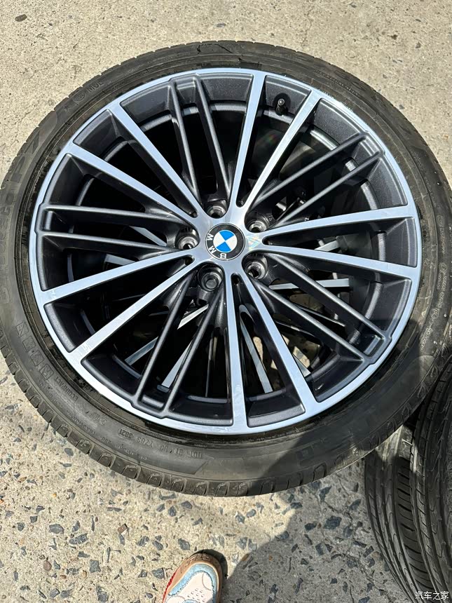 宝马530原厂19寸拆车轮毂带倍耐力轮胎,公里数少,成色新