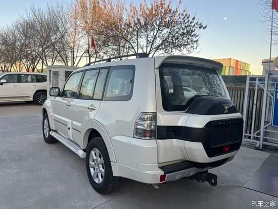 进口三菱帕杰罗v93环保公开天津现车20多万起