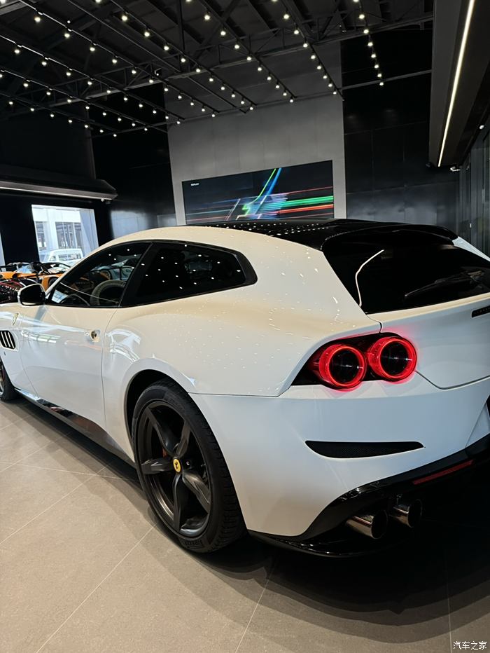 法拉利 gtc4lusso 2017款 39t v8 太完