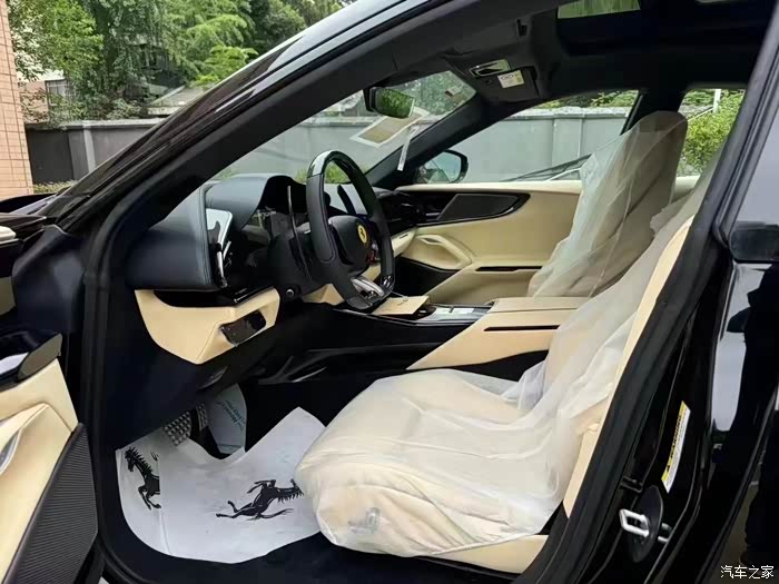 法拉利首款suv purosangue 现车 黑米