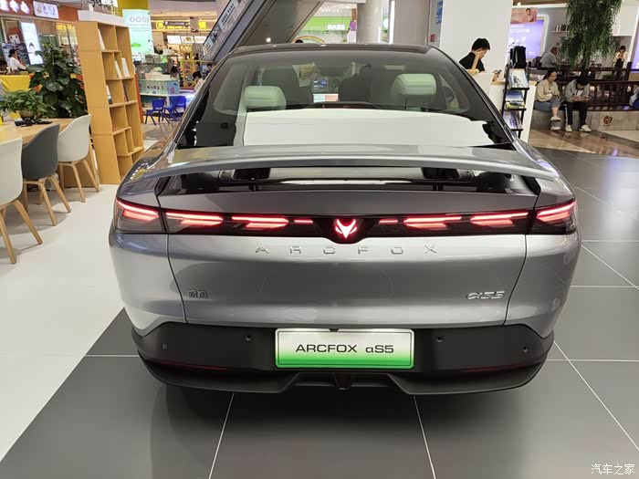 战"5"不胜,s5亮点分享# 极狐s5作为一款新型电动车