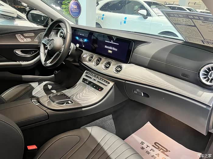 新到:奔驰 cls300 动感型 22年上户 2.0t 1万