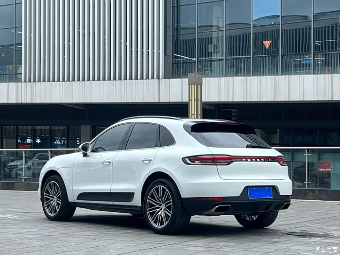现在保时捷太不值钱了! 21年macan,白外红内,全车原版
