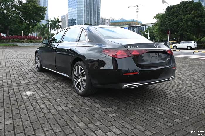 新车到店 24款奔驰e300l 指导价49.98万 准新车一