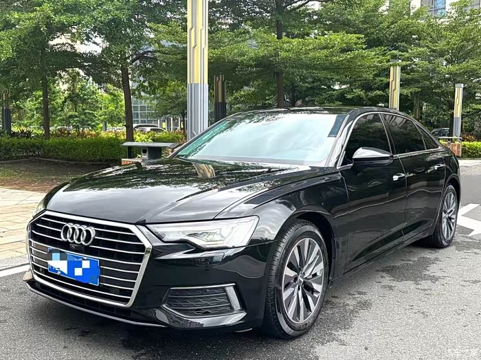 到店21年45动感奥迪a6l,实表5万公里,全车只有一处补漆