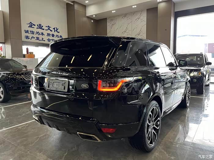 最新到店22年揽胜运动耀黑,安全行驶3.8万公里,全车原版原