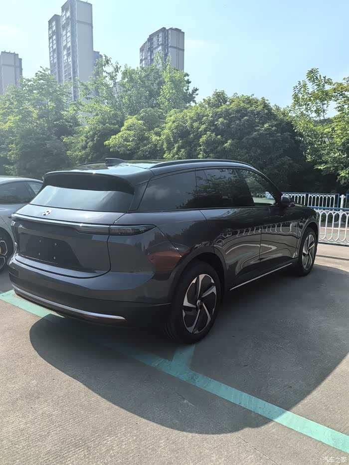 喜提蔚来es6 选配了紫色外观,女王座椅,nomi,女王座驾