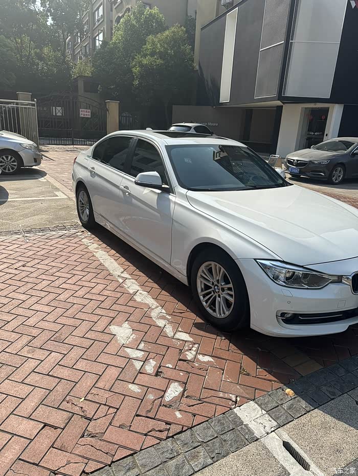 点击:>1|回复:>0宝马3系论坛>2014年11月上牌白色320li时尚,12.