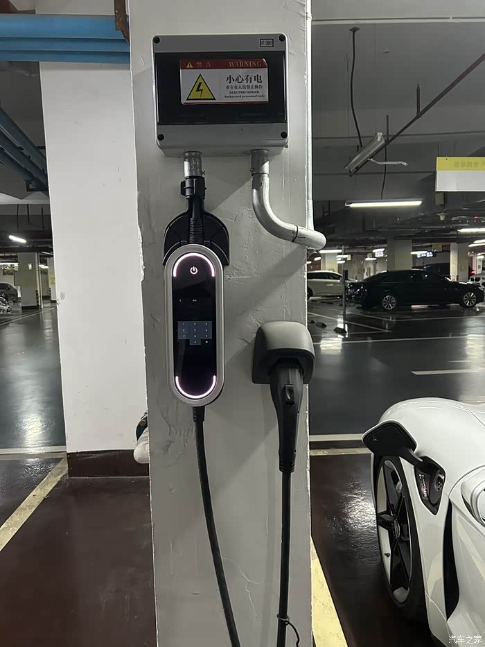 保时捷taycan2023款原装充电桩一个,快充,要的私聊