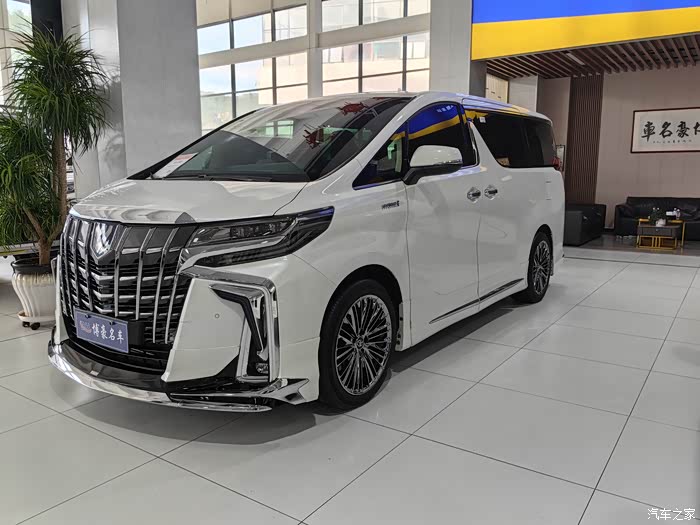 丰田埃尔法 2.5混动 尊贵版 2022年8月上牌 2.6万