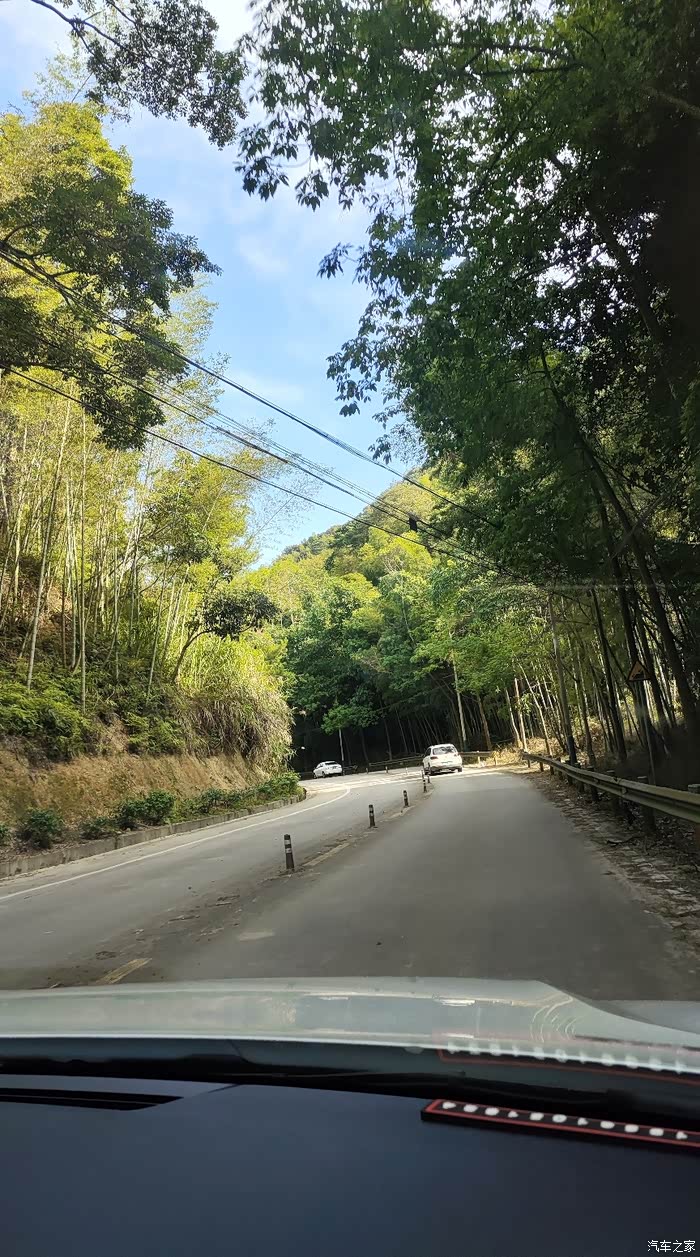 周未带着漳州的女朋友从深圳出发回家,沿途蓝天白天风景无限美.