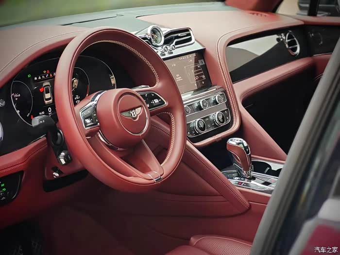 宾利添越21款 中规车 4.0t 2万公里,四座 选装40万