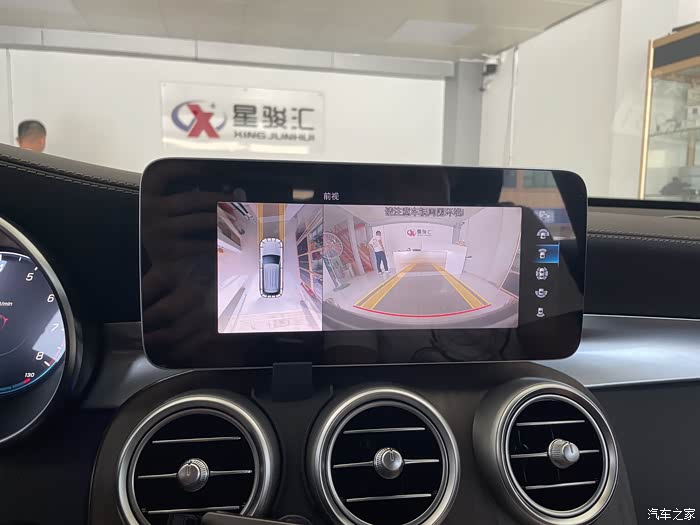 22款奔驰glc260加装原厂360全景影像系统,新手秒变老司机