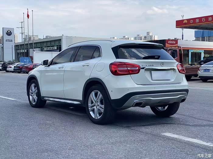 新到14年年底,奔驰gla200自动双天窗,1.6t车况原版