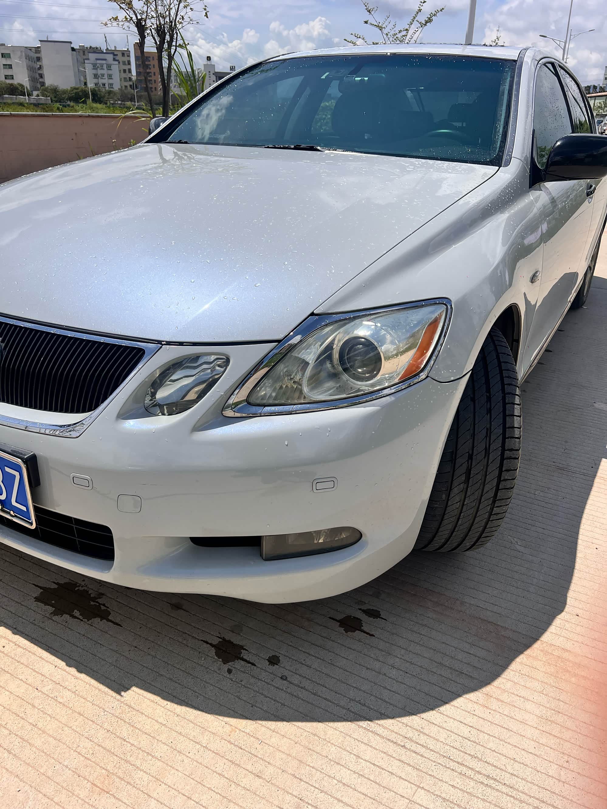 出粤b深圳牌 的雷克萨斯 gs300