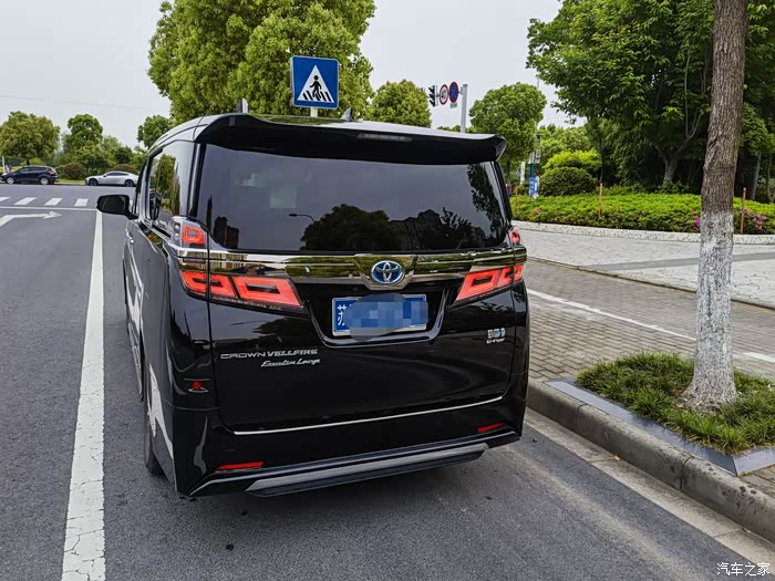 21款皇冠威尔法尊贵版黑外米内2万公里无任何瑕疵