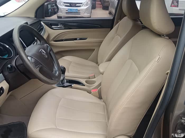 2016年11宝骏730,手动挡1.8l,豪华7座一手车9万