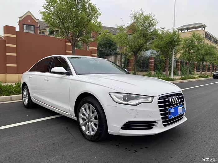 2015年上牌奥迪a6l,绝版2.5v6自吸,桃木内饰,前后