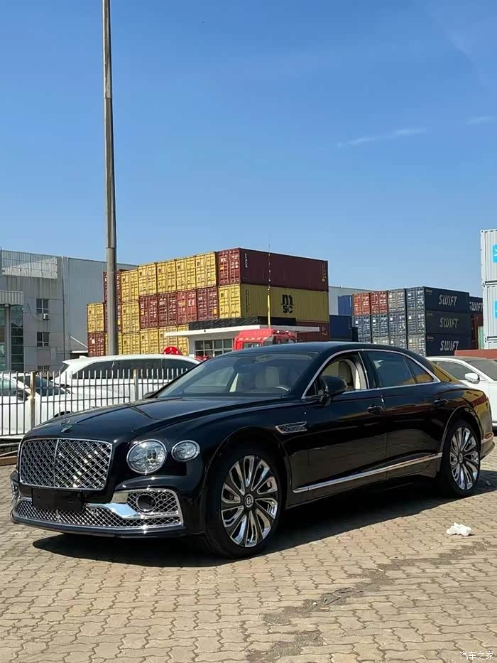 宾利飞驰最强四门轿车诞生