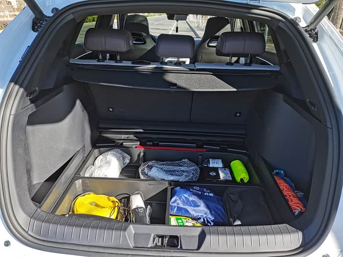 宋plus.ev新车提回来加个后备箱储物盒和防虫网,完美!