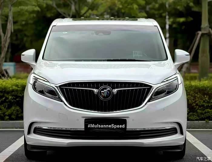 最新到店:18年别克gl8 旗舰版 指导价39.99万 原版