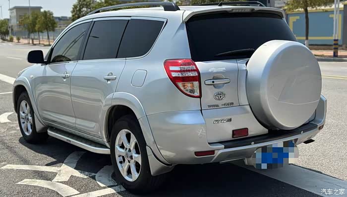 2011年上牌 一汽丰田rav4 2.四驱豪华版,天窗 多功