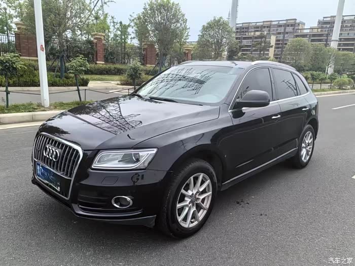 最新到店:16年上牌奥迪q5,自动挡2.0t高配,电动座椅