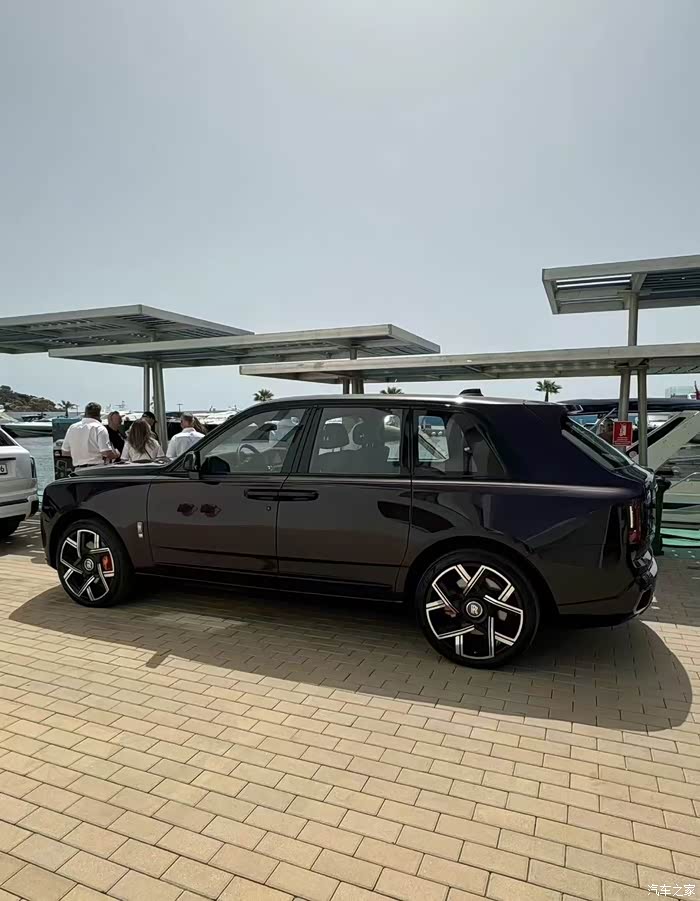 25款劳斯莱斯库里南亮相