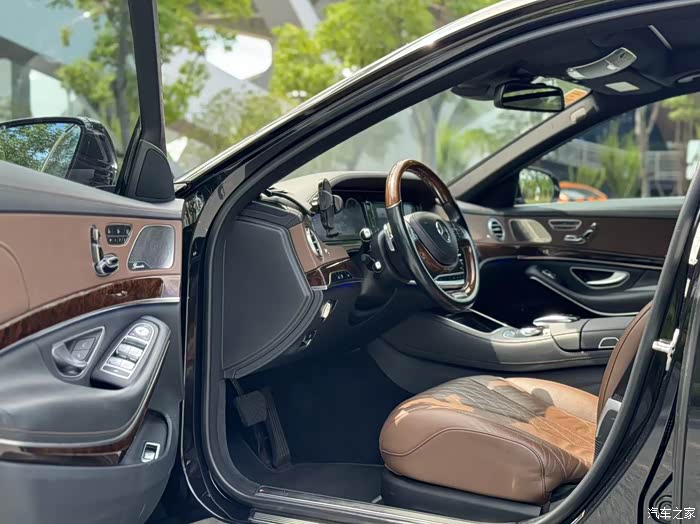 最新购入 16年迈巴赫s400,车况原版基本原漆,最美外黑棕