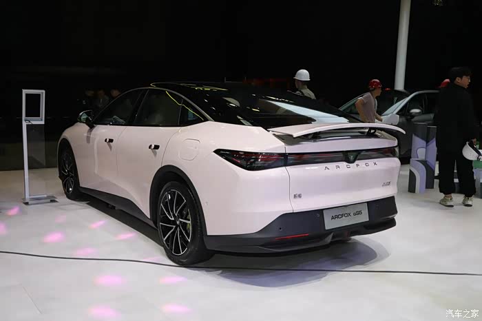 极狐阿尔法s5:新能源汽车性价比新标杆