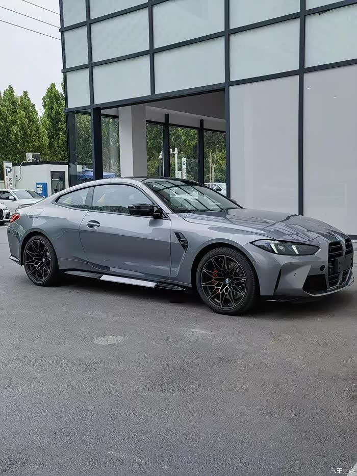 2025款宝马m4摩天灰 太帅了