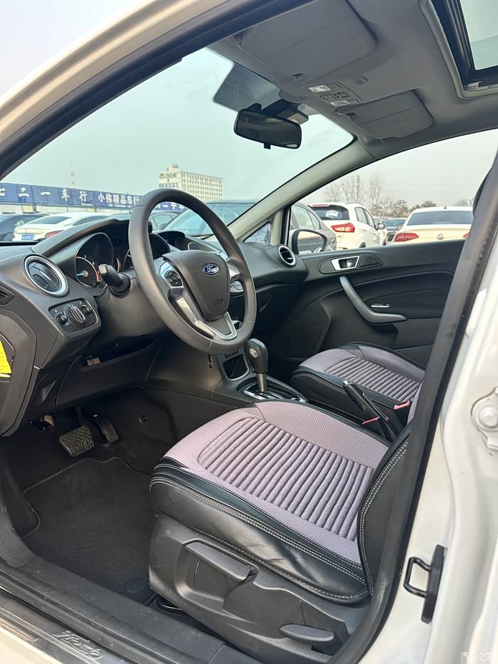 新到14年福特嘉年华,1.5自动天窗,13万公里,女士一手车